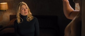 Movie still from “Jack Reacher” (2012), directed by Christopher McQuarrie – A woman in a black sweater is looking at the camera; Medium shot, Over the shoulder angle