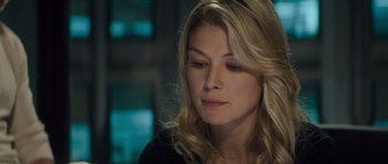 Movie still from “Jack Reacher” (2012), directed by Christopher McQuarrie – A person with long blonde hair; Close Up shot, Over the shoulder angle