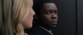 Movie still from “Jack Reacher” (2012), directed by Christopher McQuarrie – A person wearing a suit and tie; Close Up shot, Over the shoulder angle