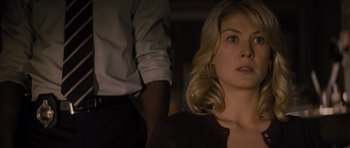 Movie still from “Jack Reacher” (2012), directed by Christopher McQuarrie – A person standing next to another person; Close Up shot, Over the shoulder angle