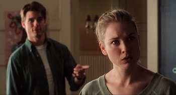 Movie still from “Jerry Maguire” (1996), directed by Cameron Crowe – A man and a woman are standing in a living room; Close Up shot, Over the shoulder angle
