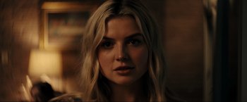 Movie still from “Jesus Revolution” (2023), directed by Brent McCorkle – A person with long blonde hair; Close Up shot, Over the shoulder angle