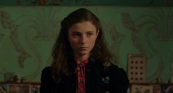 Movie still from “Jojo Rabbit” (2019), directed by Taika Waititi – A young woman with long hair and a floral shirt; Close Up shot, Low angle