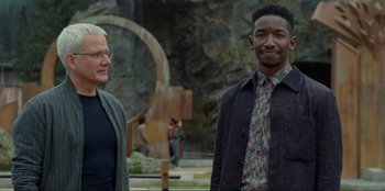 Movie still from “Jurassic World Dominion” (2022), directed by Colin Trevorrow – Two people standing next to each other in front of rocks; Medium shot, Over the shoulder angle