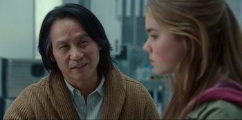 Movie still from “Jurassic World Dominion” (2022), directed by Colin Trevorrow – A man and a woman talking to each other; Close Up shot, Over the shoulder angle