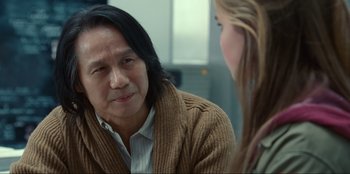 Movie still from “Jurassic World Dominion” (2022), directed by Colin Trevorrow – A man and a woman are talking to each other; Close Up shot, Over the shoulder angle