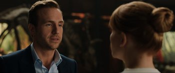 Movie still from “Jurassic World: Fallen Kingdom” (2018), directed by J.A. Bayona – A man and a woman talking to each other; Close Up shot, Over the shoulder angle