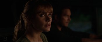 Movie still from “Jurassic World: Fallen Kingdom” (2018), directed by J.A. Bayona – A woman and a man are looking into the distance; Close Up shot, Over the shoulder angle