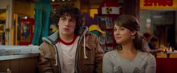 Movie still from “Kick-Ass” (2010), directed by Matthew Vaughn – A man and a woman sitting next to each other; Close Up shot, Over the shoulder angle