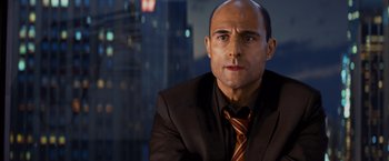 Movie still from “Kick-Ass” (2010), directed by Matthew Vaughn – A man in a suit and tie in front of a window; Close Up shot, Over the shoulder angle