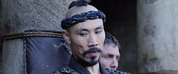 Movie still from “King Arthur: Legend of the Sword” (2017), directed by Guy Ritchie – A man with a beard wearing a crown; Close Up shot, Over the shoulder angle