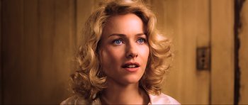 Movie still from “King Kong” (2005), directed by Peter Jackson – A person with blonde hair and blue eyes; Close Up shot, Over the shoulder angle