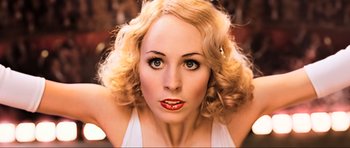 Movie still from “King Kong” (2005), directed by Peter Jackson – A person with blonde hair and red lipstick; Close Up shot, Overhead angle