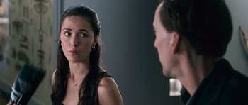 Movie still from “Knowing” (2009), directed by Alex Proyas – A woman standing in front of a man in a mirror; Close Up shot, Over the shoulder angle