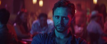 Movie still from “Kong: Skull Island” (2017), directed by Jordan Vogt-Roberts – A person in a dark room; Close Up shot, Over the shoulder angle