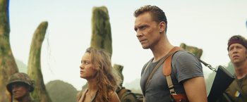 Movie still from “Kong: Skull Island” (2017), directed by Jordan Vogt-Roberts – A man and a woman standing next to each other; Medium shot, Low angle