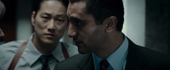 Movie still from “Live Free or Die Hard” (2007), directed by Len Wiseman – A man in a suit and tie next to another man in a suit and tie; Close Up shot, Over the shoulder angle