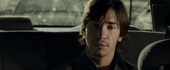 Movie still from “Live Free or Die Hard” (2007), directed by Len Wiseman – A person sitting in a car; Close Up shot, Over the shoulder angle