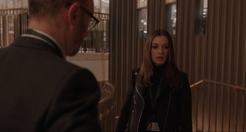 Movie still from “Locked Down” (2021), directed by Doug Liman – A man and a woman are standing in front of each other; Medium shot, Over the shoulder angle