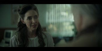 Movie still from “Lou” (2022), directed by Anna Foerster – A woman is sitting in front of a window; Close Up shot, Over the shoulder angle