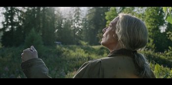 Movie still from “Lou” (2022), directed by Anna Foerster – An older woman looking up into the sky; Close Up shot, Low angle