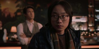 Movie still from “Love Hard” (2021), directed by Hernán Jiménez – A man and a woman sitting in front of each other; Close Up shot, Over the shoulder angle