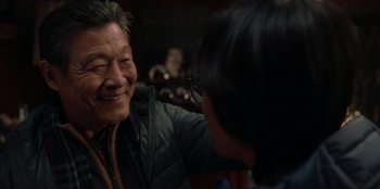 Movie still from “Love Hard” (2021), directed by Hernán Jiménez – A man and a woman talking to each other; Close Up shot, Over the shoulder angle