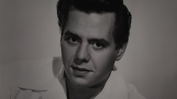 Movie still from “Lucy and Desi” (2022), directed by Amy Poehler – Black and white photograph of a man in a white shirt; Close Up shot, Low angle