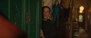 Movie still from “Lyle, Lyle, Crocodile” (2022), directed by Will Speck – A man and a woman walking down a set of stairs; Medium shot, Over the shoulder angle