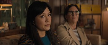 Movie still from “Lyle, Lyle, Crocodile” (2022), directed by Will Speck – Two women sitting next to each other in a room; Close Up shot, Over the shoulder angle