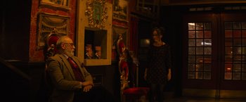 Movie still from “Magic Mike's Last Dance” (2023), directed by Steven Soderbergh – A man and a woman are sitting in front of a mirror; Wide shot, Over the shoulder angle