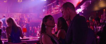 Movie still from “Magic Mike's Last Dance” (2023), directed by Steven Soderbergh – A man and a woman are talking to each other in a nightclub; Medium shot, Over the shoulder angle