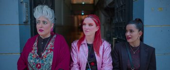 Movie still from “Making It Up” (2023), directed by Guillermo Calderón – A woman with red hair is standing next to another woman; Close Up shot, Over the shoulder angle