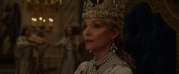 Movie still from “Maleficent: Mistress of Evil” (2019), directed by Joachim Rønning – A woman wearing a crown and a white dress; Close Up shot, Over the shoulder angle