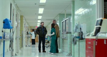 Movie still from “Manchester by the Sea” (2016), directed by Kenneth Lonergan – A couple of people standing in a hospital hallway; Wide shot, Over the shoulder angle