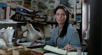 Movie still from “Manchester by the Sea” (2016), directed by Kenneth Lonergan – A woman sitting at a table with a notebook; Close Up shot, High angle