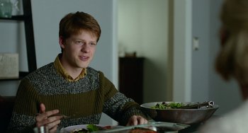 Movie still from “Manchester by the Sea” (2016), directed by Kenneth Lonergan – A man sitting at a table with a plate of food; Medium shot, Over the shoulder angle