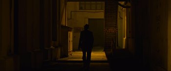 Movie still from “Marlowe” (2022), directed by Neil Jordan – A man walking down a street at night; Wide shot, Low angle