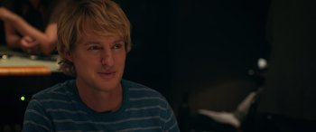 Movie still from “Marry Me” (2022), directed by Kat Coiro – A man with blonde hair sitting in front of a mirror; Close Up shot, Over the shoulder angle