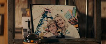 Movie still from “Marry Me” (2022), directed by Kat Coiro – A picture of two people in front of a ferris wheel; Close Up shot, Over the shoulder angle