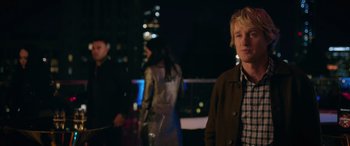 Movie still from “Marry Me” (2022), directed by Kat Coiro – A man and a woman standing in front of a building; Medium shot, Over the shoulder angle