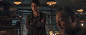 Movie still from “Maze Runner: The Scorch Trials” (2015), directed by Wes Ball – A woman with her arms crossed standing next to a man; Medium shot, Over the shoulder angle