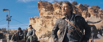 Movie still from “Maze Runner: The Scorch Trials” (2015), directed by Wes Ball – A man standing next to another man on a cliff; Medium shot, Low angle