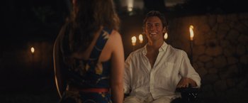 Movie still from “Me Before You” (2016), directed by Thea Sharrock – A man and a woman are smiling for the camera; Medium shot, Over the shoulder angle