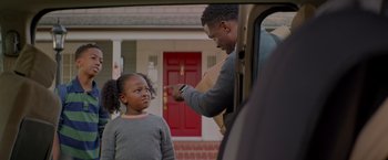 Movie still from “Me Time” (2022), directed by John Hamburg – A man and a little girl standing in front of a house; Medium shot, Over the shoulder angle