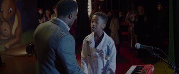 Movie still from “Me Time” (2022), directed by John Hamburg – Two young men are talking to each other; Medium shot, Over the shoulder angle