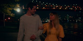 Movie still from “Meet Cute” (2022), directed by Alex Lehmann – A man and a woman standing next to each other; Medium shot, Over the shoulder angle