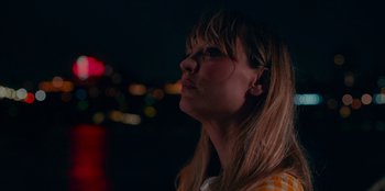 Movie still from “Meet Cute” (2022), directed by Alex Lehmann – A woman with long blonde hair looking up at the sky; Close Up shot, Low angle