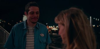 Movie still from “Meet Cute” (2022), directed by Alex Lehmann – A man and a woman are talking to each other; Medium shot, Over the shoulder angle