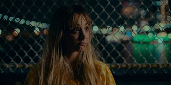 Movie still from “Meet Cute” (2022), directed by Alex Lehmann – A woman with long blonde hair wearing a yellow shirt; Close Up shot, Over the shoulder angle